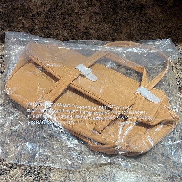 BAGGU Nylon Bowler Bag In Desert Apricot (UO Exclusive) - Picture 8 of 8